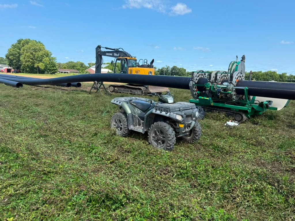 HDPE fusion machine fusing pipe in a field
