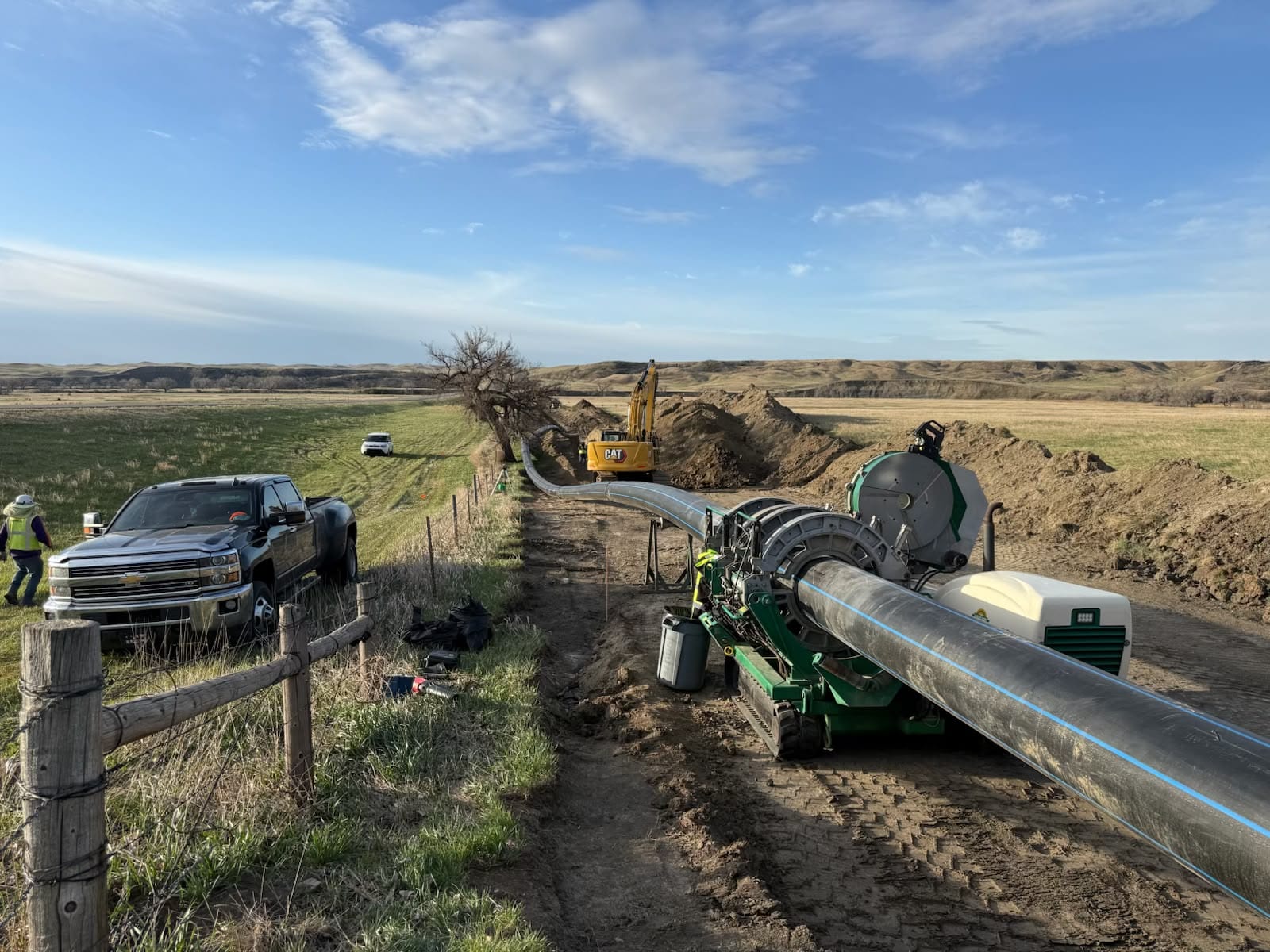 Fusion crew working a pipeline right-of-way